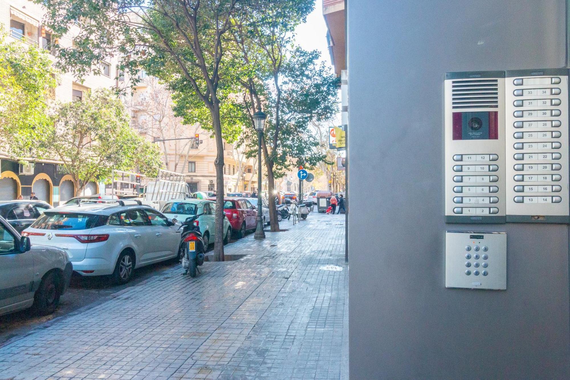 Bet Apartments - Abastos Valencia Exterior photo